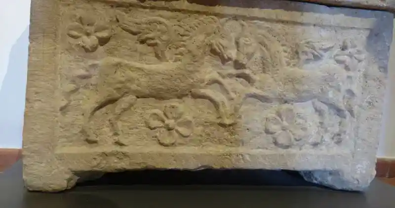 Four-point cross on an alabaster cinerary urn